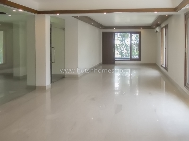 4 BHK Flat For Sale in Maharani Bagh