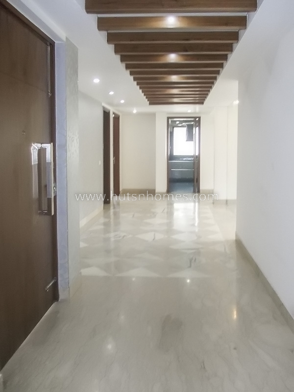 4 BHK Flat For Sale in Maharani Bagh