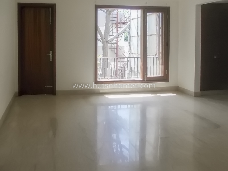 4 BHK Flat For Sale in Maharani Bagh