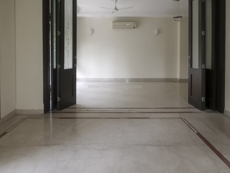 4 BHK Flat For Sale in New Friends Colony