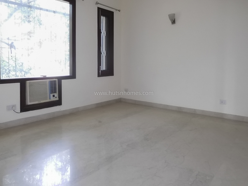 4 BHK Flat For Sale in New Friends Colony