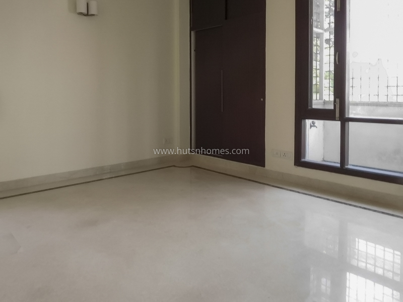 4 BHK Flat For Sale in New Friends Colony