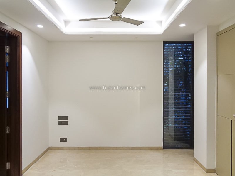 4 BHK Flat For Sale in Greater Kailash Part 2