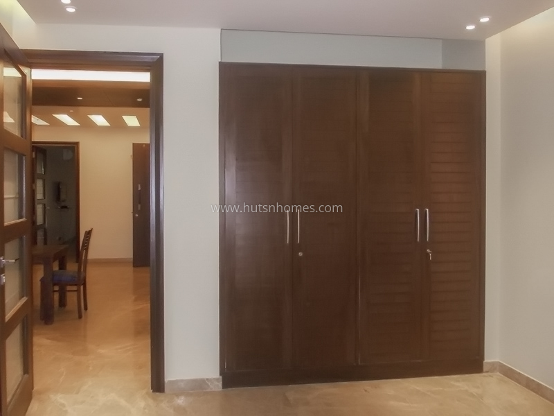 3 BHK Flat For Sale in Chanakyapuri