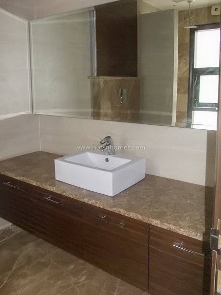 3 BHK Flat For Sale in Chanakyapuri