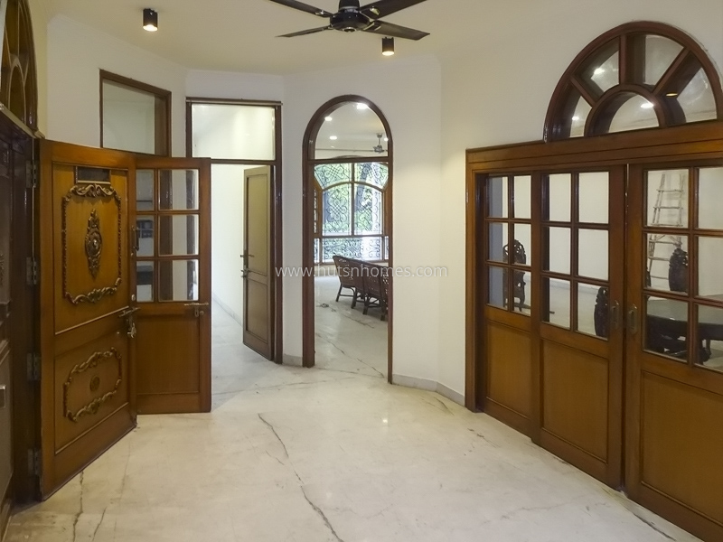 5 BHK Flat For Sale in Gitanjali Enclave