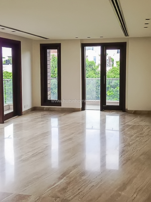 4 BHK Flat For Sale in Vasant Vihar