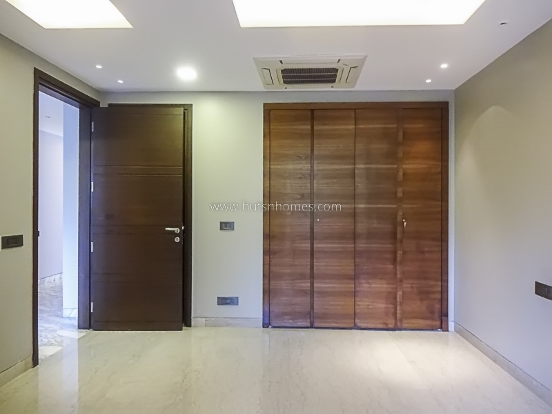 4 BHK Flat For Sale in Hauz Khas Enclave