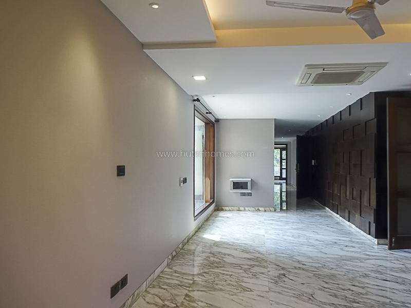 4 BHK Flat For Sale in Hauz Khas Enclave