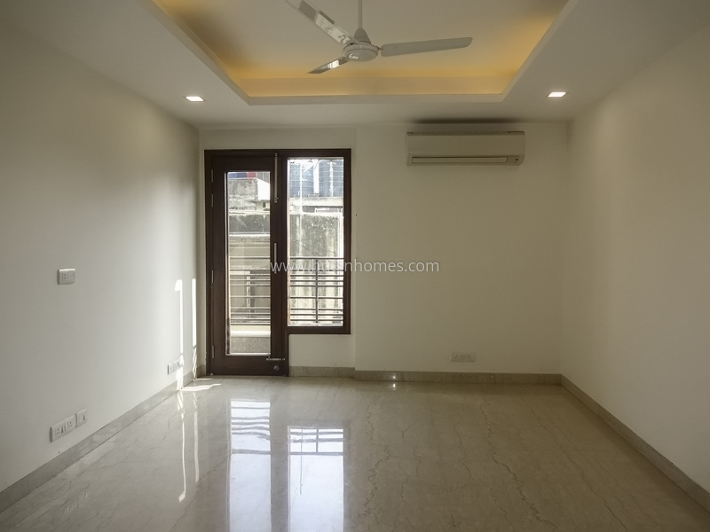 4 BHK Flat For Sale in South Extension 2