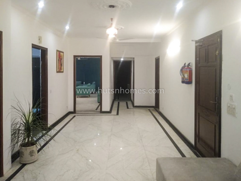 4 BHK Flat For Sale in Green Park Extension