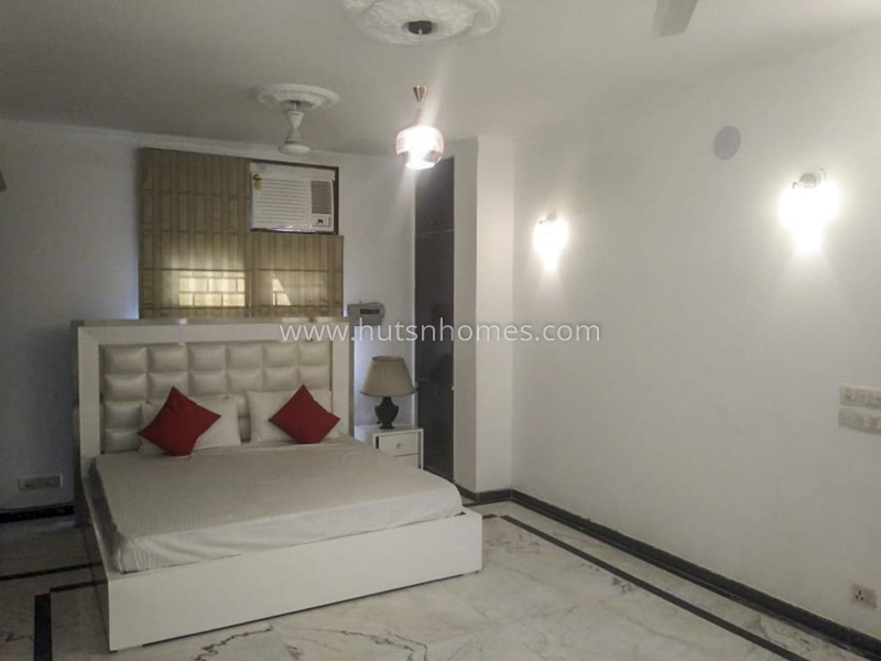 4 BHK Flat For Sale in Green Park Extension