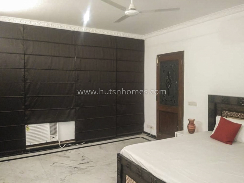 4 BHK Flat For Sale in Green Park Extension