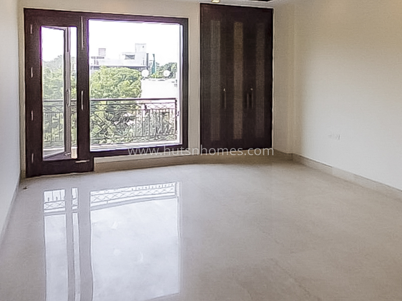 4 BHK Flat For Sale in Maharani Bagh