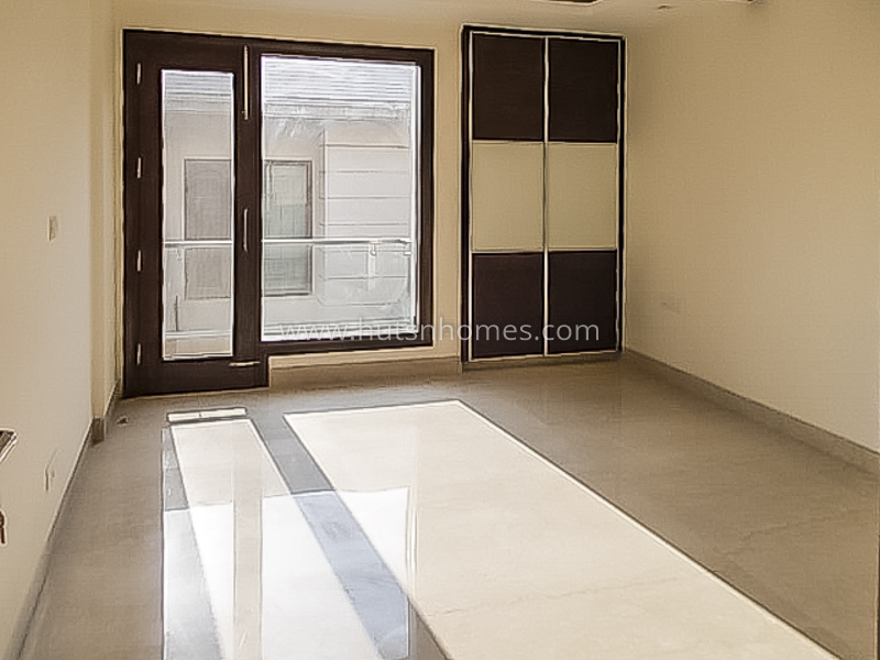 4 BHK Flat For Sale in Maharani Bagh