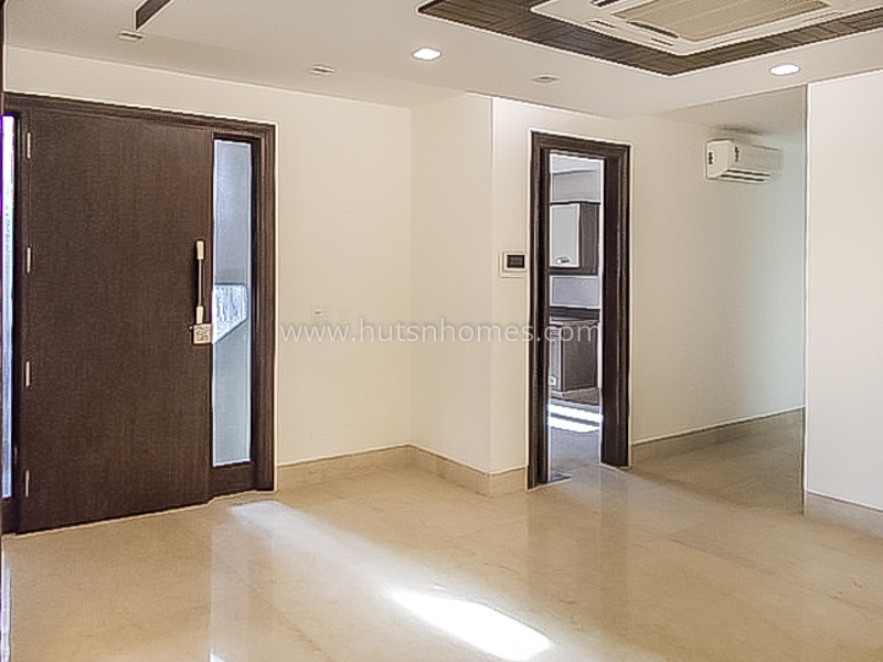 4 BHK Flat For Sale in Maharani Bagh