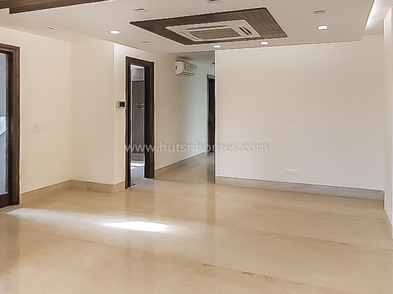 4 BHK Flat For Sale in Maharani Bagh