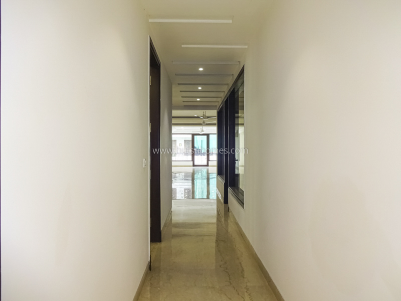 4 BHK Flat For Sale in Maharani Bagh