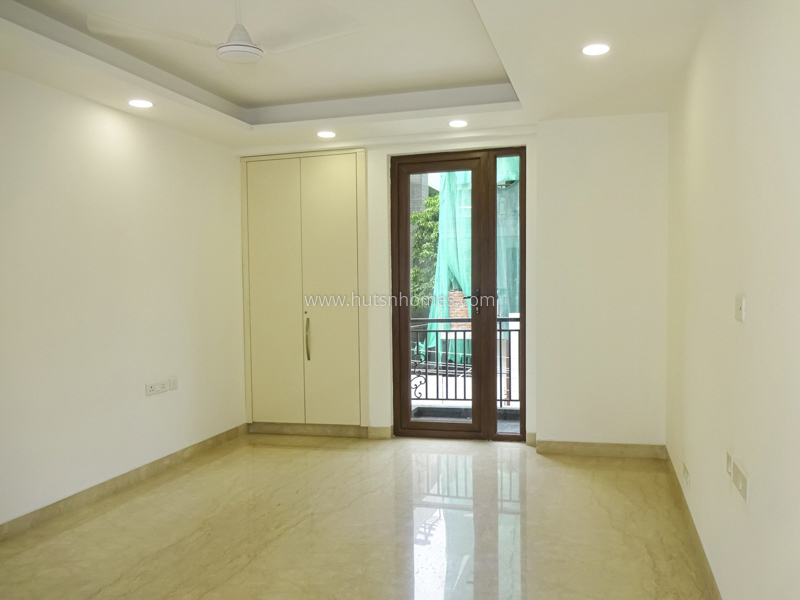 4 BHK Flat For Sale in Maharani Bagh