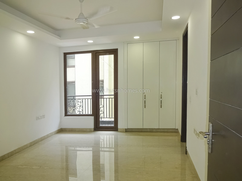 4 BHK Flat For Sale in Maharani Bagh