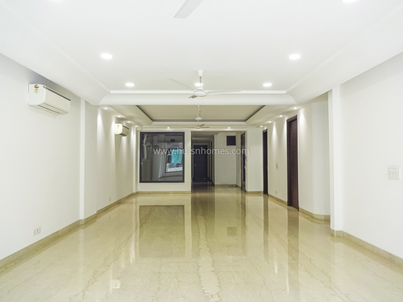 4 BHK Flat For Sale in Maharani Bagh