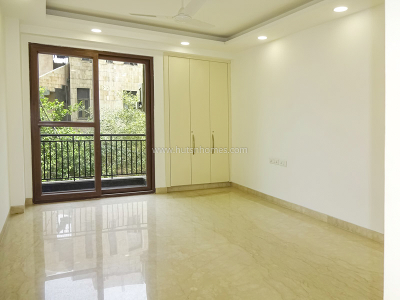 4 BHK Flat For Sale in Maharani Bagh