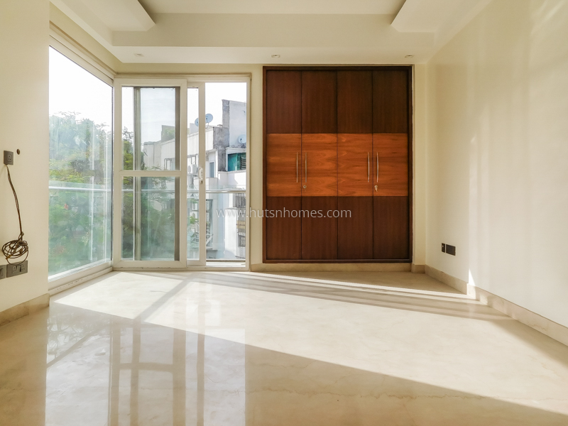 4 BHK Flat For Sale in Hauz Khas Enclave