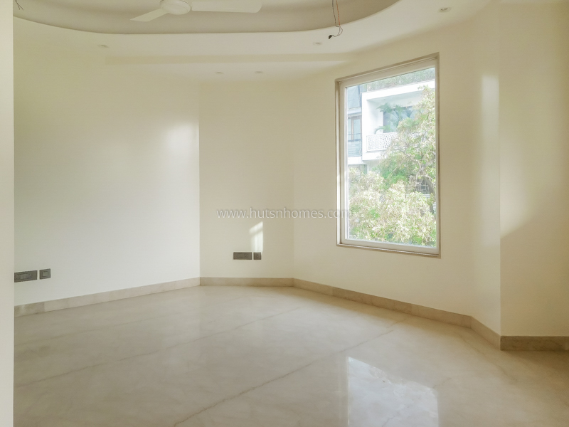 4 BHK Flat For Sale in Hauz Khas Enclave