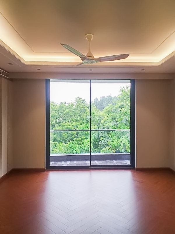 5 BHK Flat For Sale in Hauz Khas Enclave