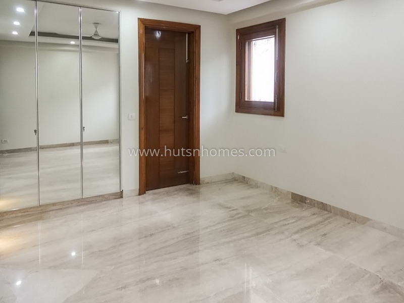 4 BHK Flat For Sale in South Extension 2