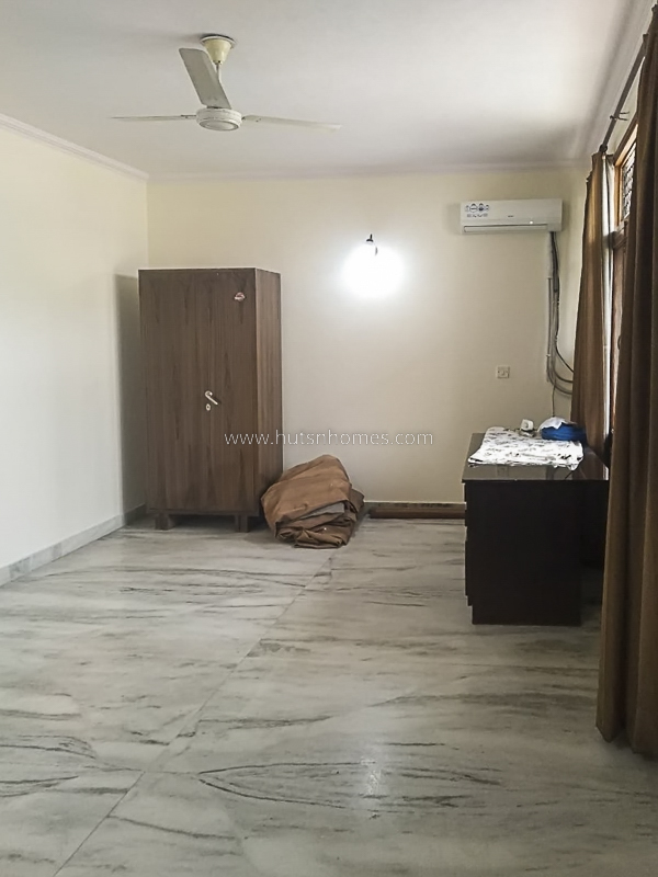 4 BHK Flat For Sale in Panchsheel Park