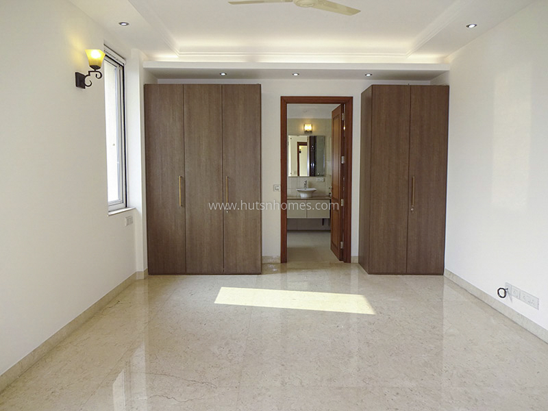 4 BHK Flat For Sale in Panchsheel Park