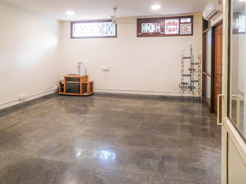 4 BHK Flat For Sale in Panchsheel Park