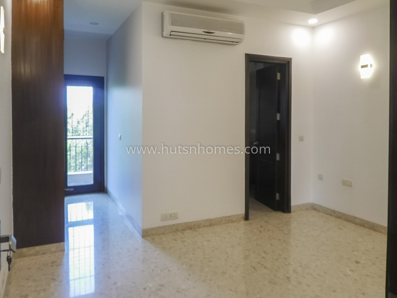 4 BHK Flat For Rent in Anand Lok