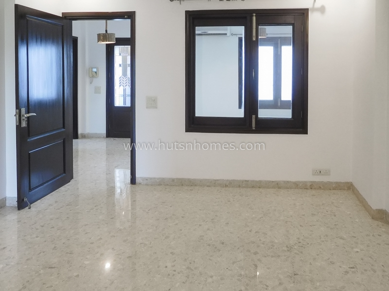 4 BHK Flat For Rent in Anand Lok