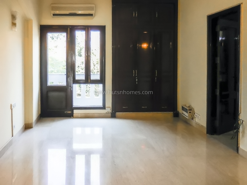 4 BHK Flat For Rent in Shanti Niketan