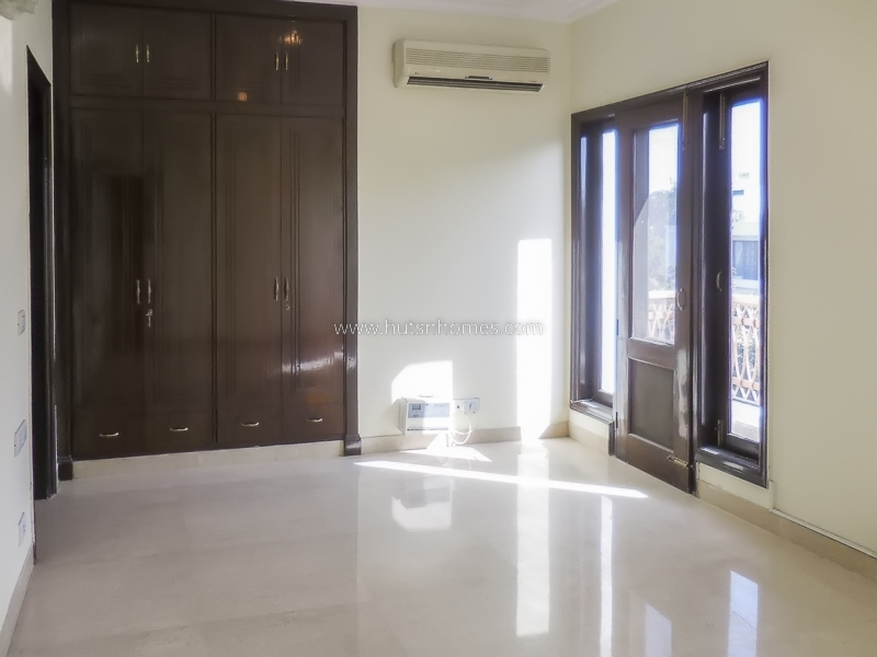 4 BHK Flat For Rent in Shanti Niketan