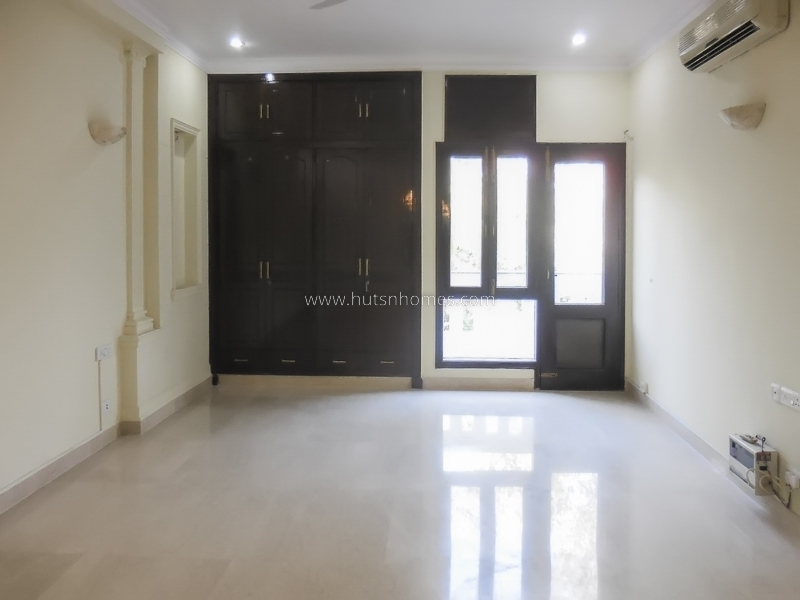 4 BHK Flat For Rent in Shanti Niketan