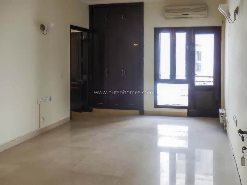 4 BHK Flat For Rent in Shanti Niketan