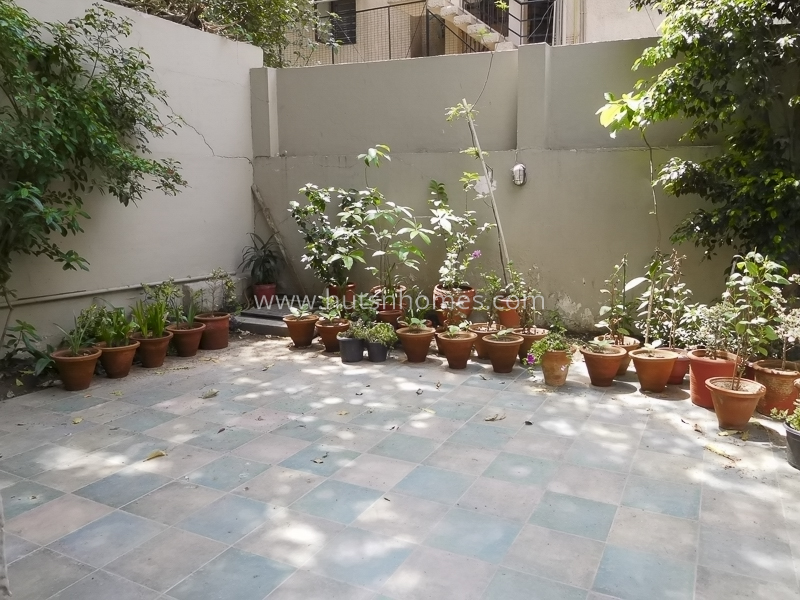 5 BHK Flat For Rent in Vasant Vihar