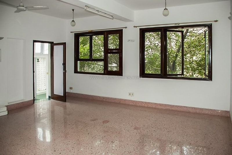 4 BHK Flat For Rent in Sundar Nagar