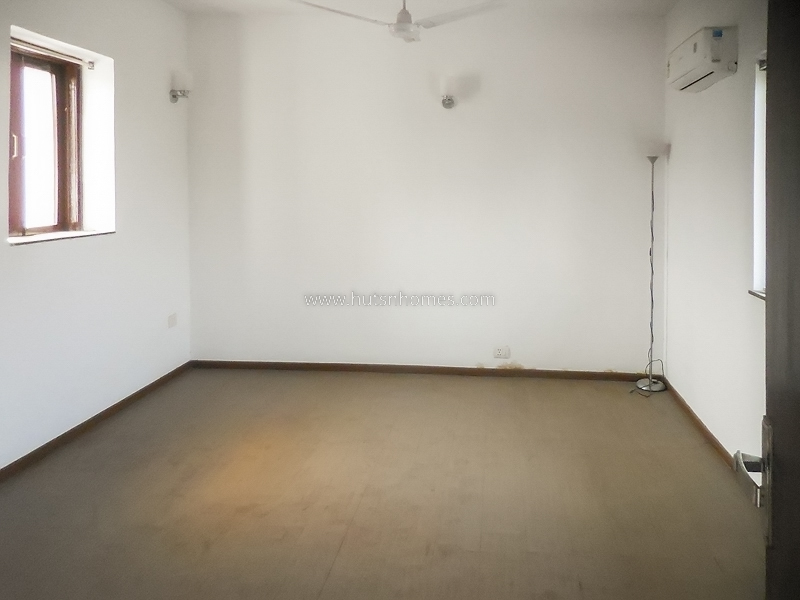 4 BHK Flat For Rent in Sundar Nagar