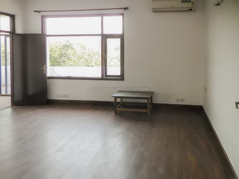 4 BHK Flat For Rent in Sundar Nagar