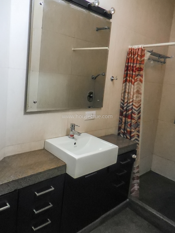 2 BHK Flat For Rent in Golf Links