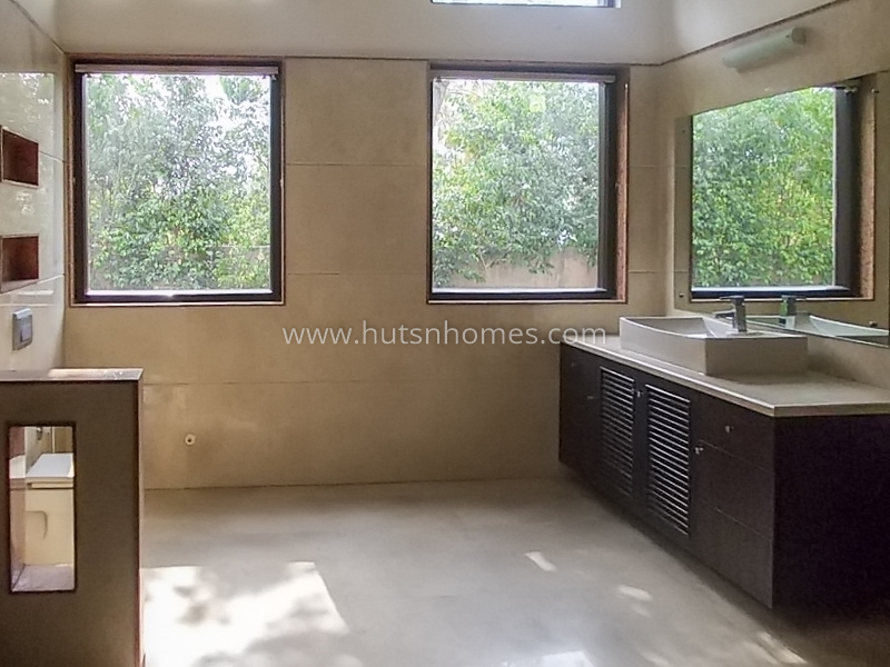 5 BHK Farm House For Rent in Chattarpur