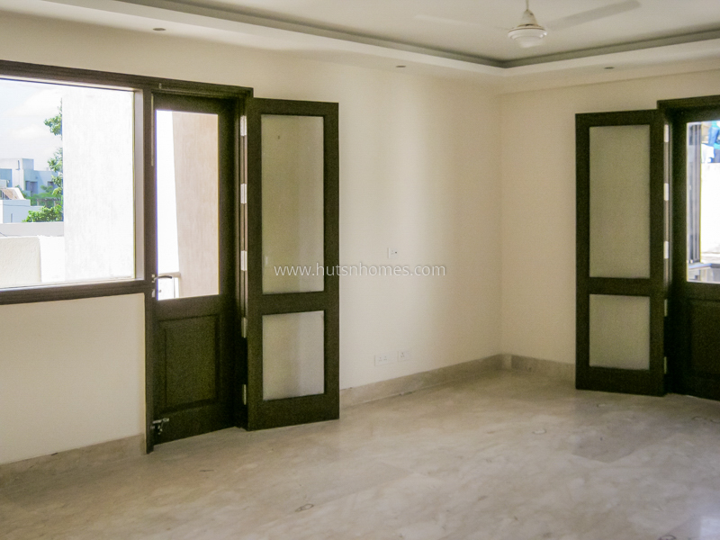 4 BHK Flat For Rent in Vasant Vihar