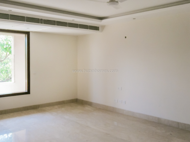 4 BHK Flat For Rent in Vasant Vihar