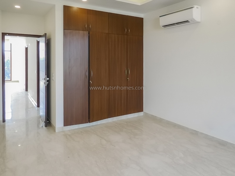 4 BHK Flat For Rent in Jor Bagh