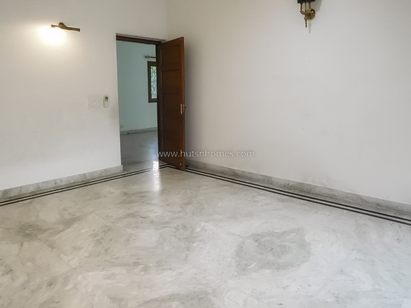 3 BHK Flat For Rent in Nizamuddin East