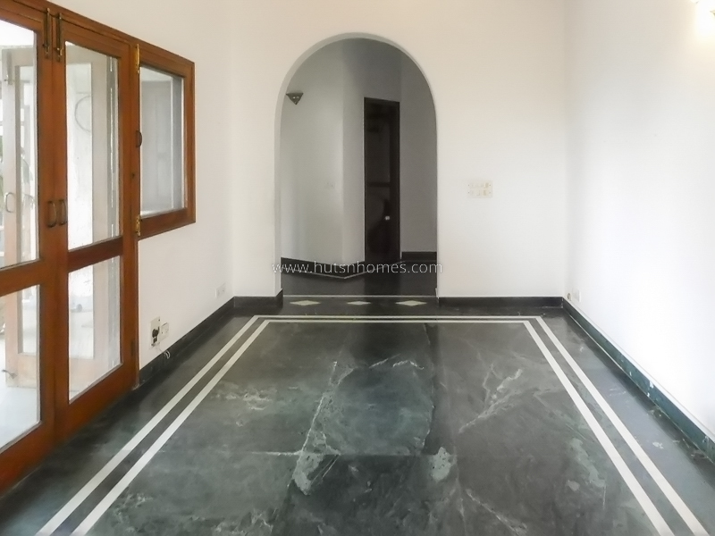 3 BHK Flat For Rent in Nizamuddin East